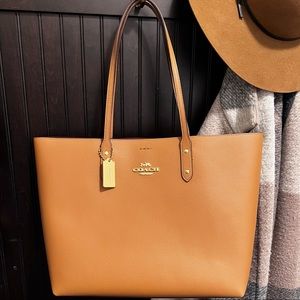 NEW Authentic Coach large leather tote - light saddle brown